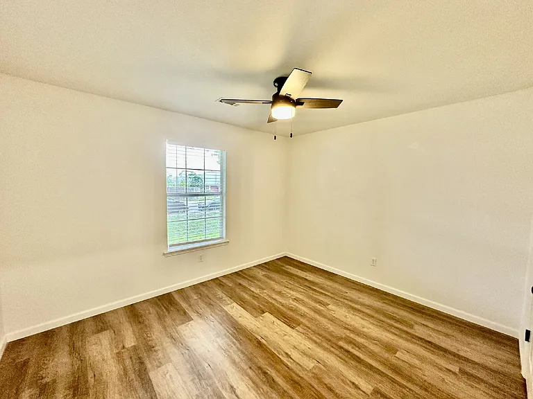 802 E Kara Ln — Photo 13
