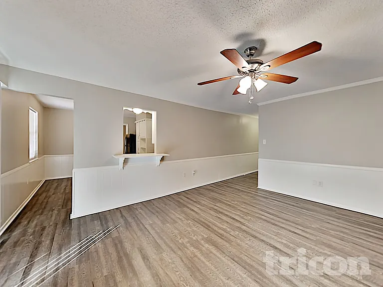 429 W Ferndale Ln — Photo 3