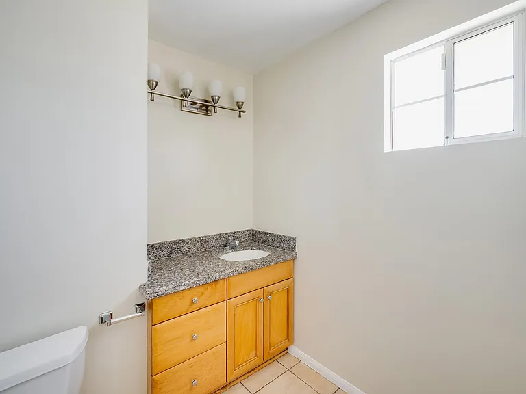 1011 Thompson Ave #C — Photo 10