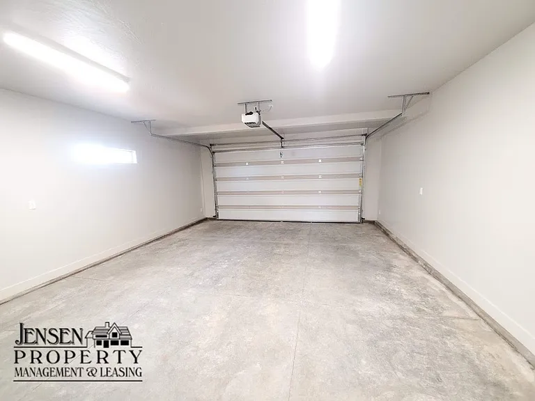 Three Bedroom Red Mountain Vista Town Home — Photo 26
