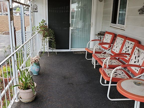 3rd image of 2706 W Ashlan Ave #20