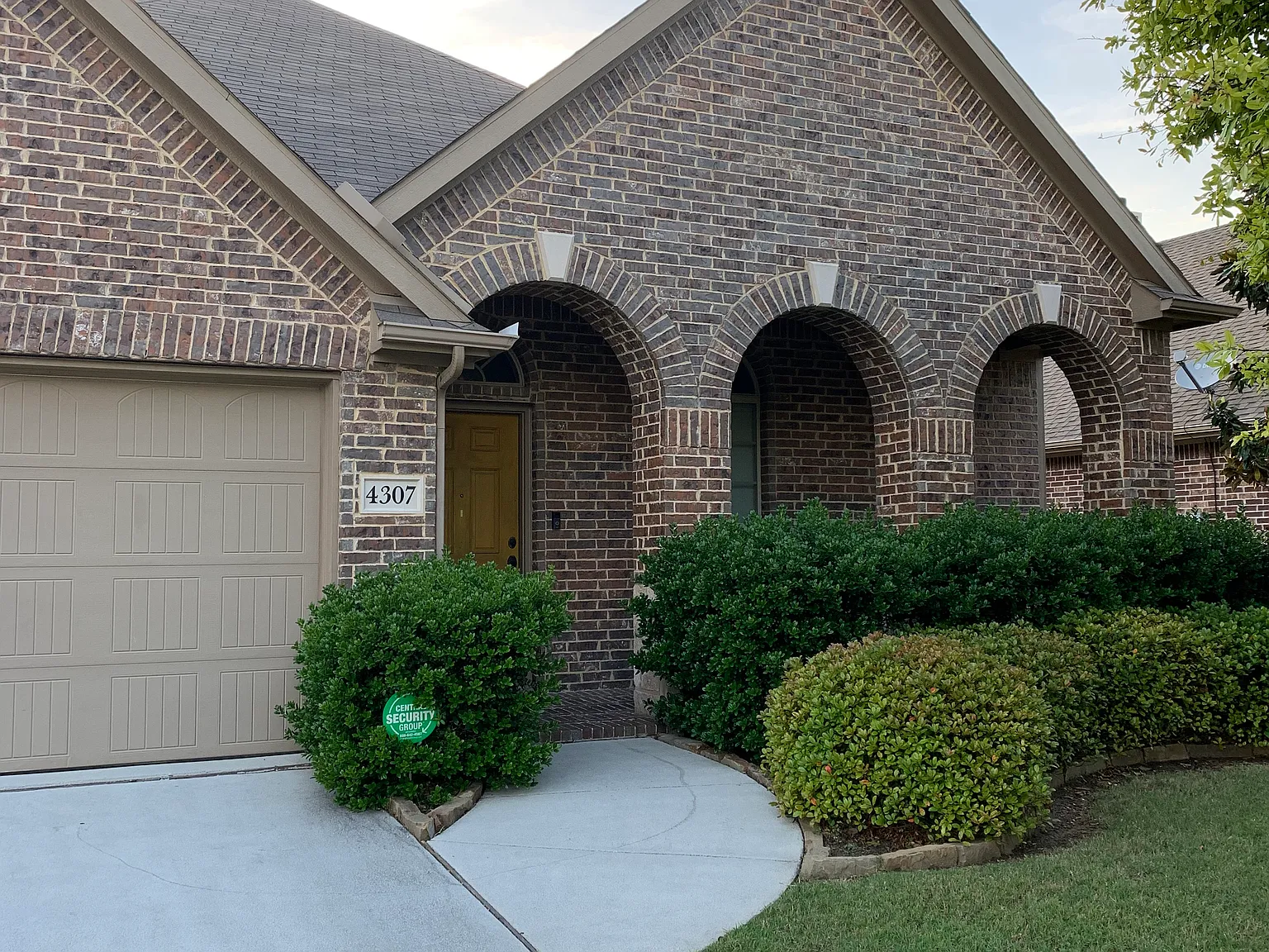 4 bed, 1865 sqft, $2,395 — Photo 1