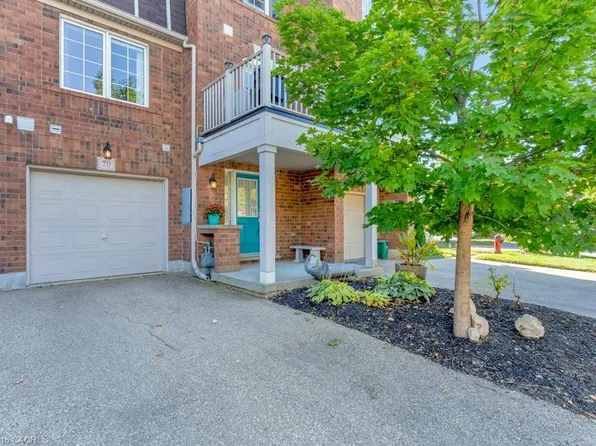 71 Garth Massey Dr #79, Cambridge, ON N1T 2G8