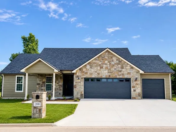 208 Castle Pines Dr, Arkansas City, KS 67005