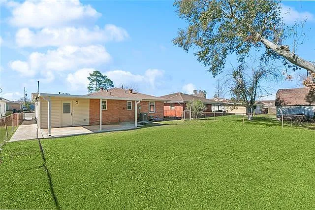 1381 Maplewood Dr — Photo 13