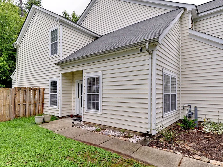 405 Dorothy Dr — Photo 2