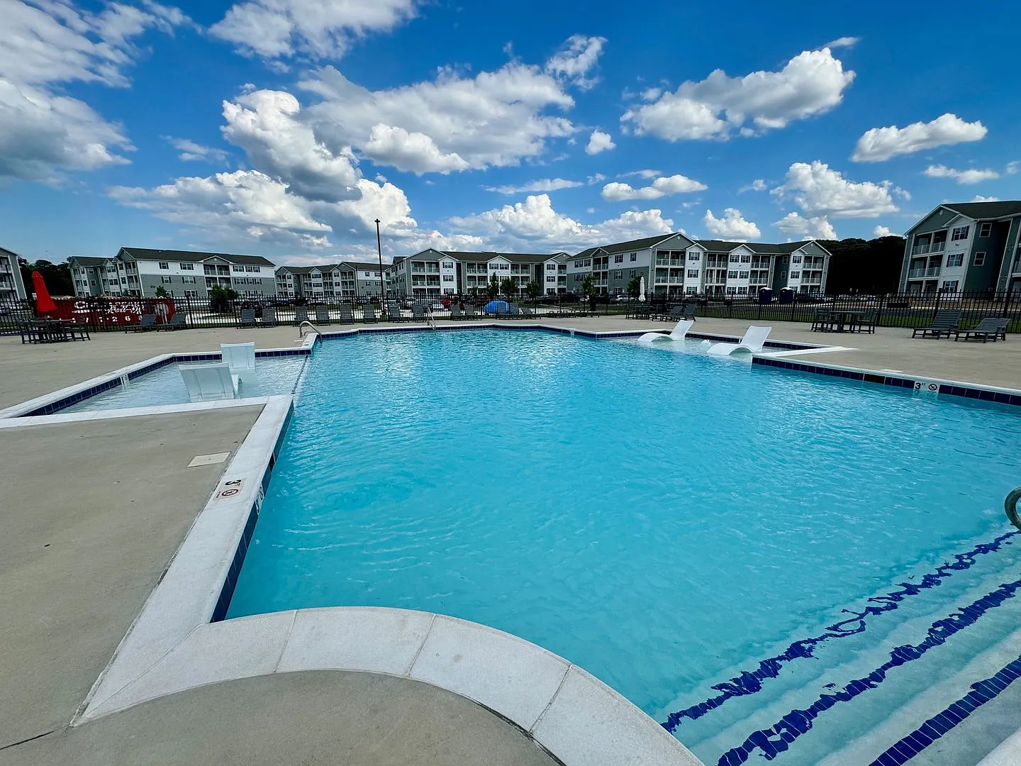 Waterfront- Year Round Community! — Photo 2