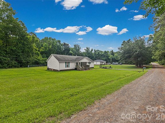 3rd image of 5440 Winden Rd