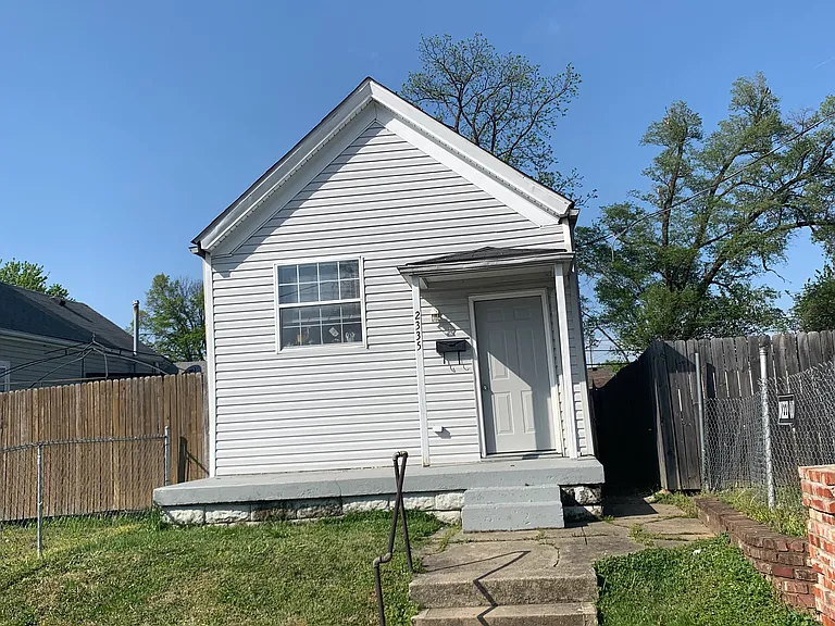 2335 Woodland Ave — Photo 1