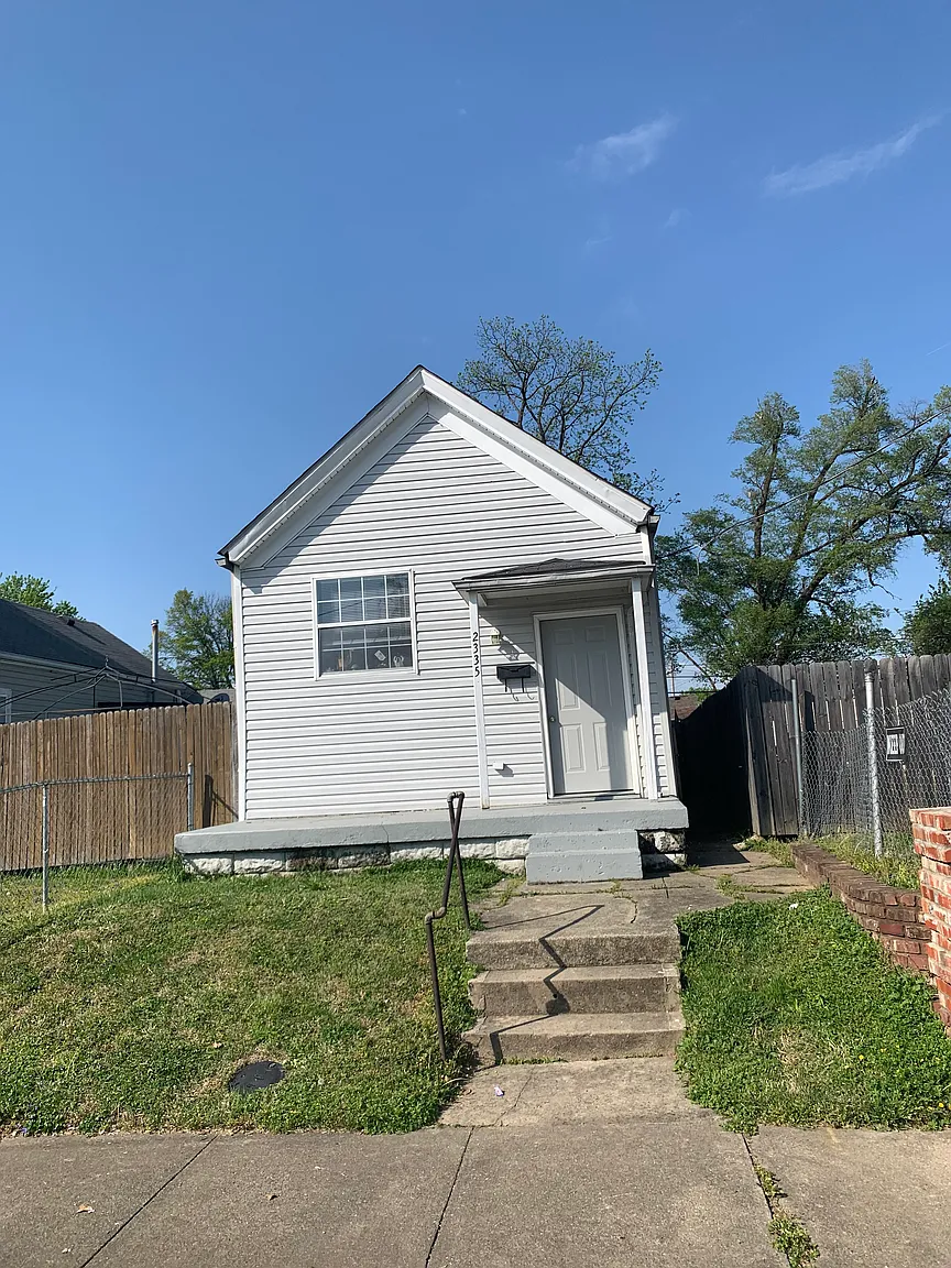 2335 Woodland Ave photo 1
