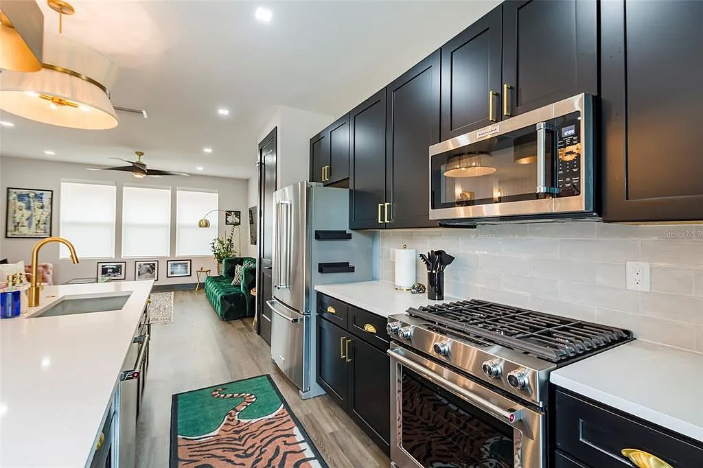 3 bed, 3.5 bath, 1829 sqft, $5,600 — Photo 4