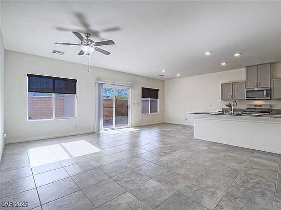 3rd image of 427 Larksong Ave