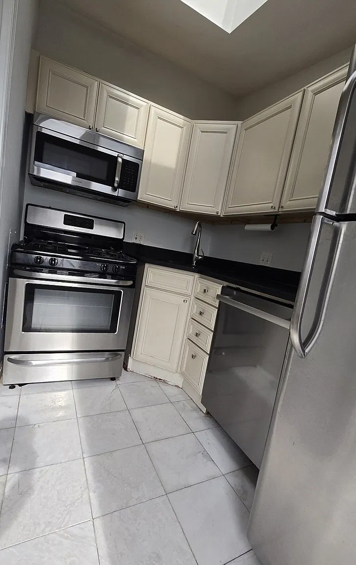 1 bed, 1.0 bath, 800 sqft, $3,600 — Photo 3