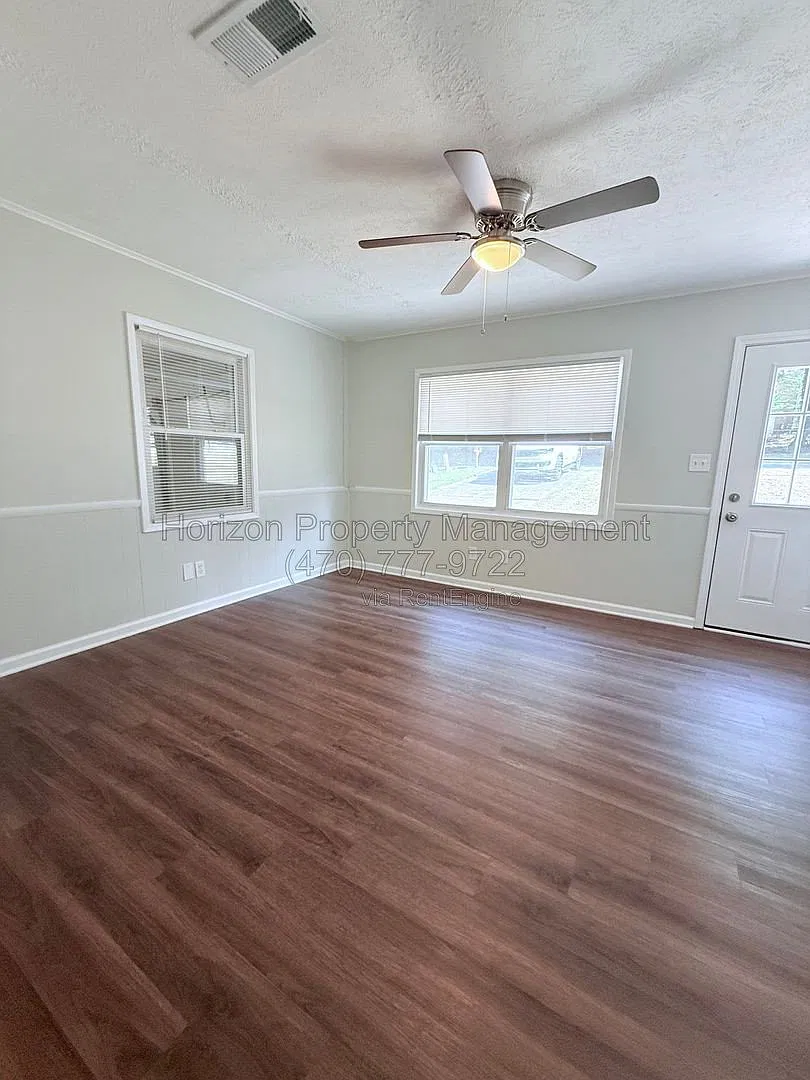 3 bed, 1.0 bath, 1056 sqft, $1,850 — Photo 4