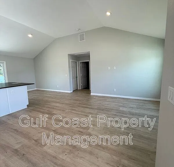 3294 W Price Blvd — Photo 4