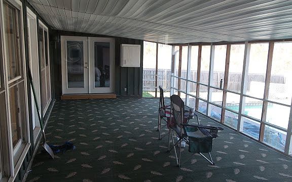 Screened in porch