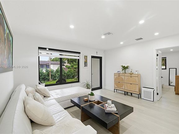 3rd image of 7491 Raleigh St