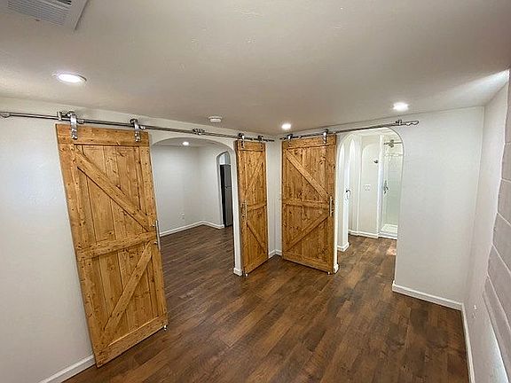Bedroom, sliding barn doors