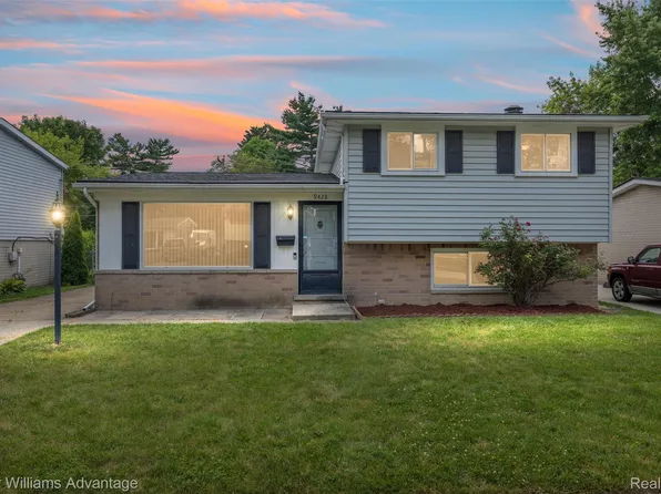 9428 Oak St, Taylor, MI 48180