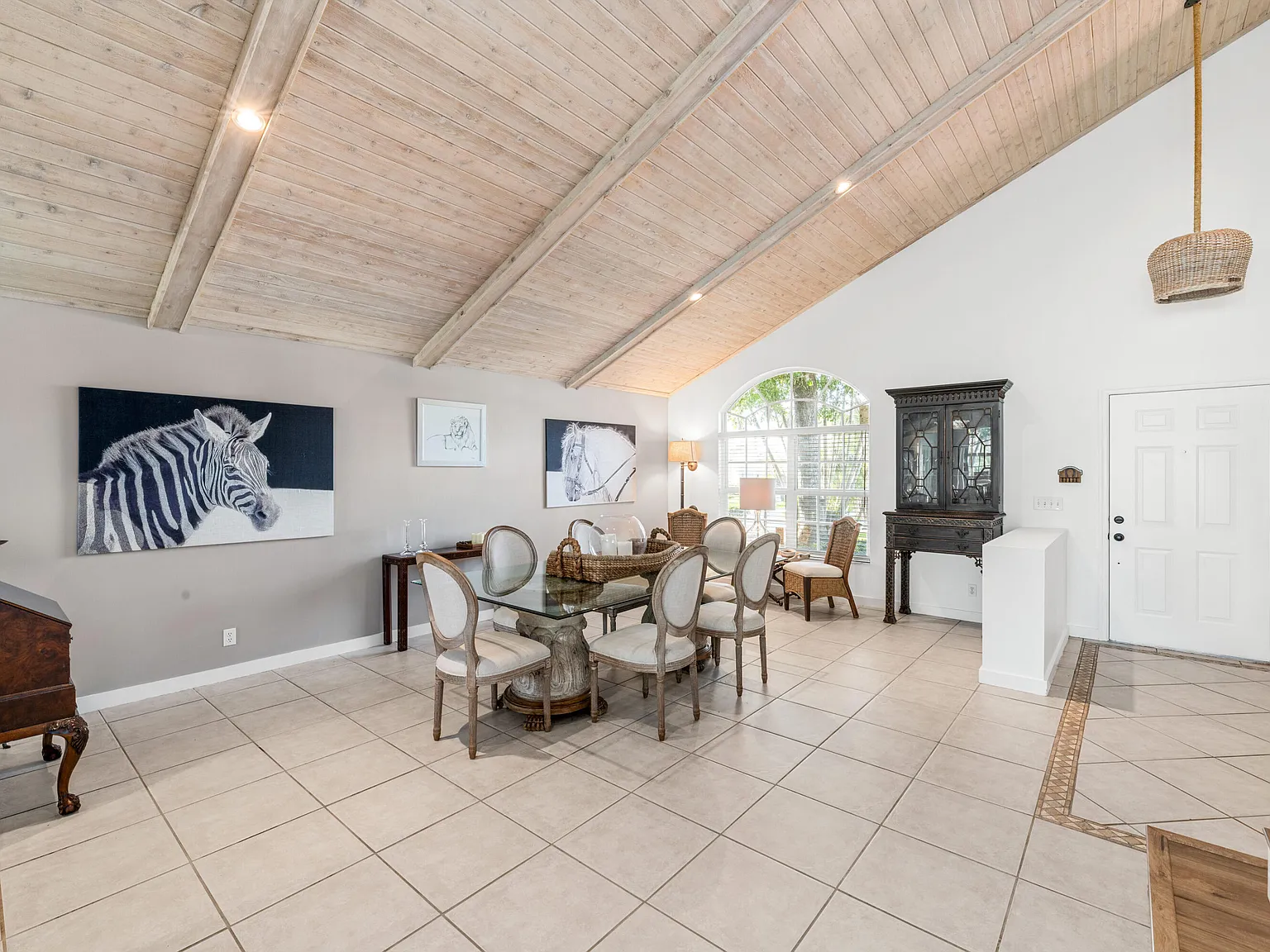3 bed, 2.5 bath, 2180 sqft, $6,800 — Photo 2