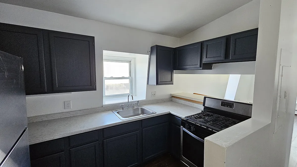 Building Photo - 90 Timson St #3