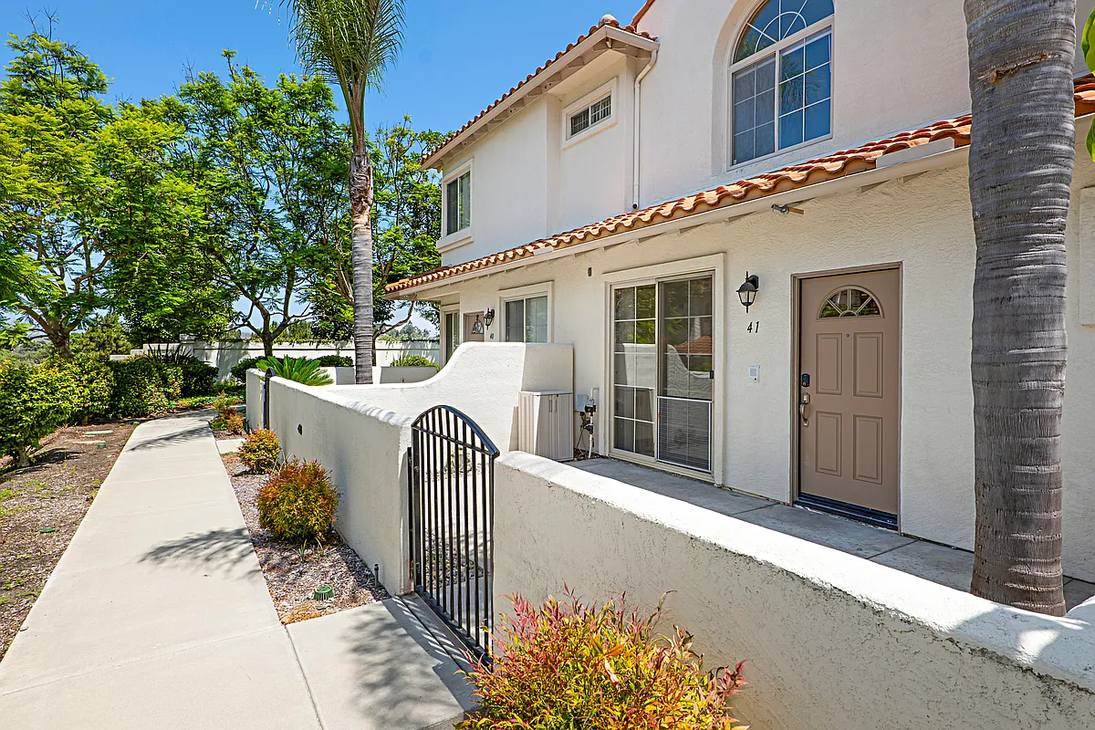 3 bed, 1372 sqft, $3,600 — Photo 1