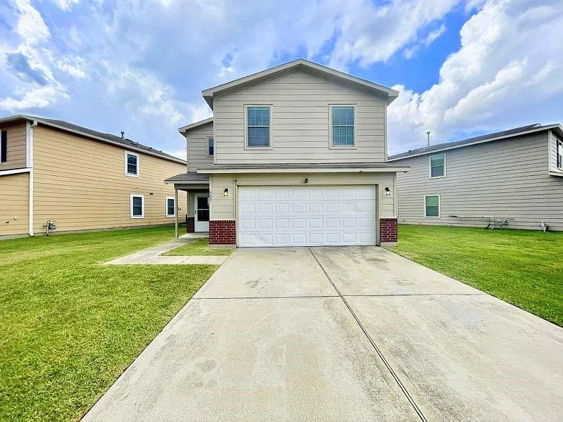 3 bed, 2.5 bath, 1629 sqft, $1,800 — Photo 1