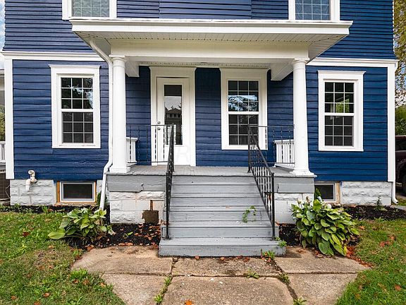 2nd image of 702 S Prospect St
