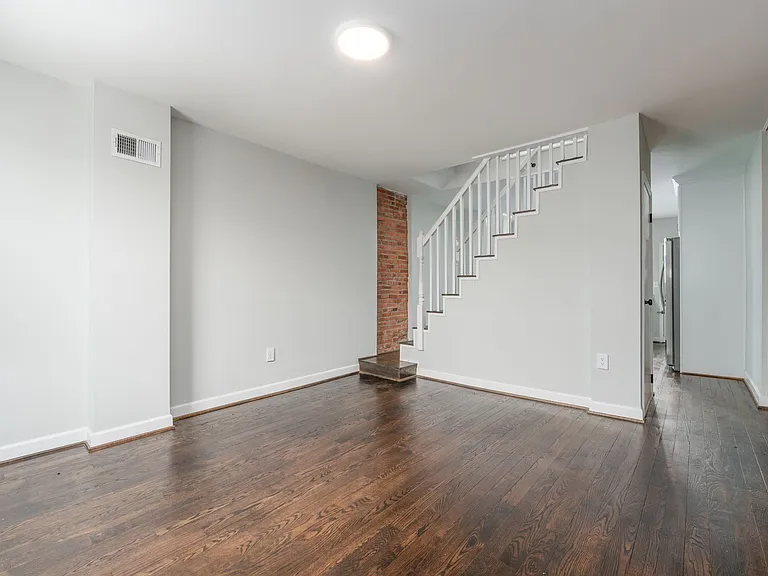 611 Oldham St — Photo 4