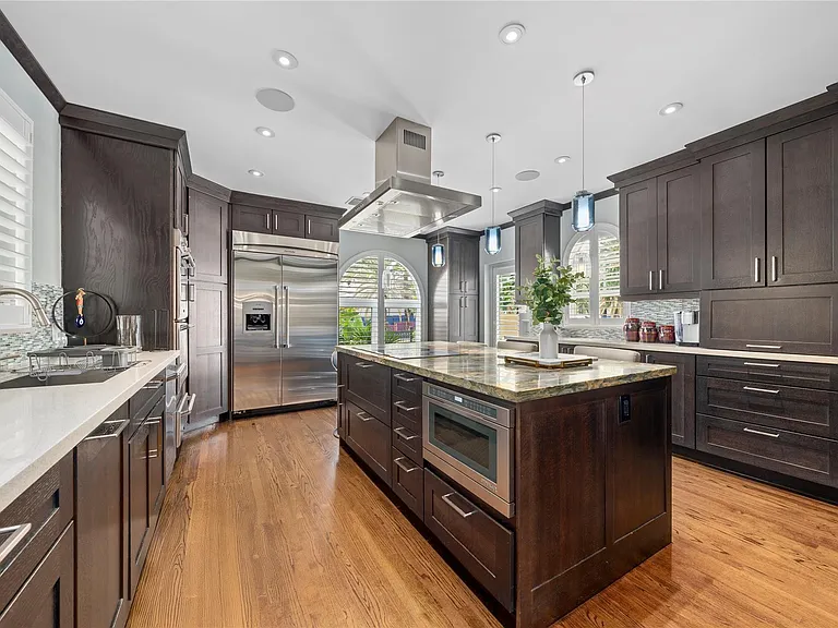 330 Royal Plaza Dr — Photo 10