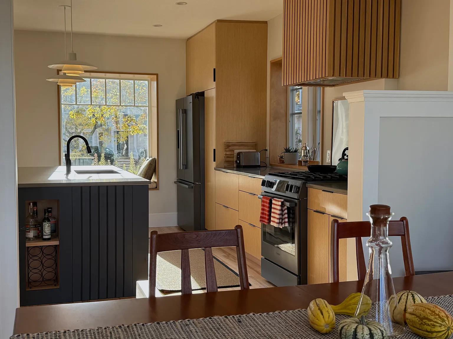 3 bed, 1.5 bath, 1862 sqft, $3,995 — Photo 3