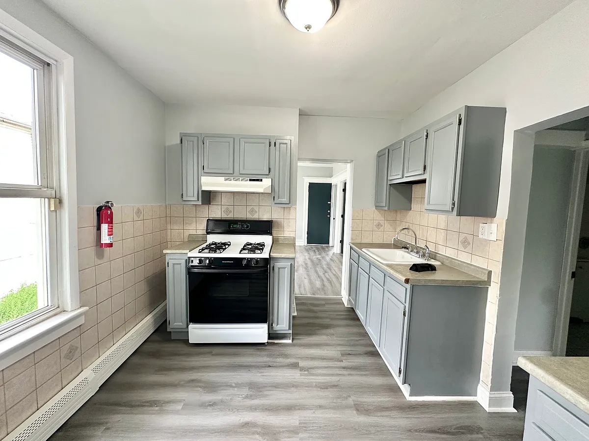 Building Photo - 169 Johnson Ave #2R