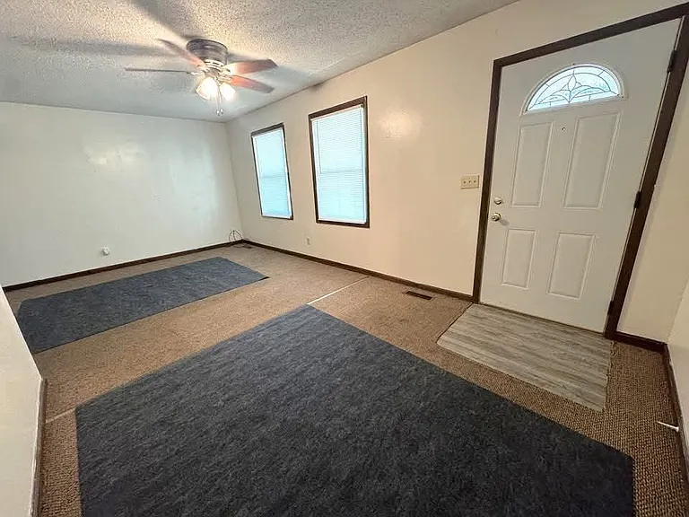 115 Southview Dr — Photo 2