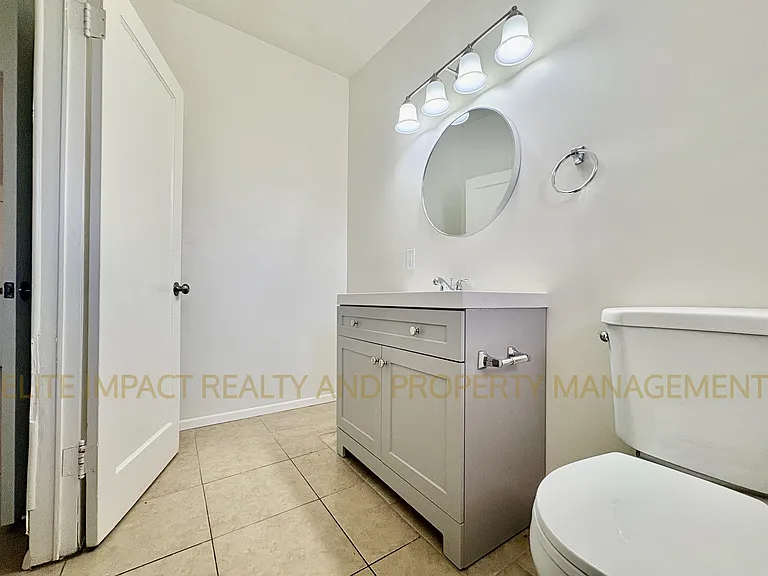 2460 N Treat Ave — Photo 8