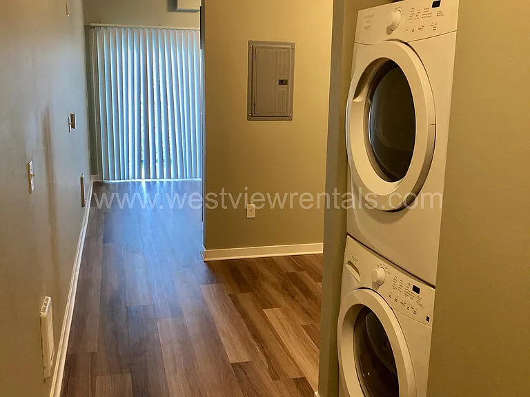 200 E Maple St — Photo 49