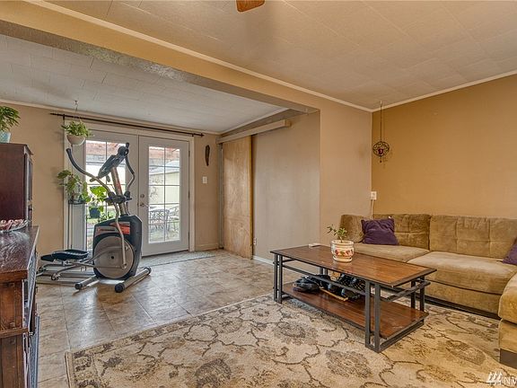 5th image of 1125 N 3rd Ave