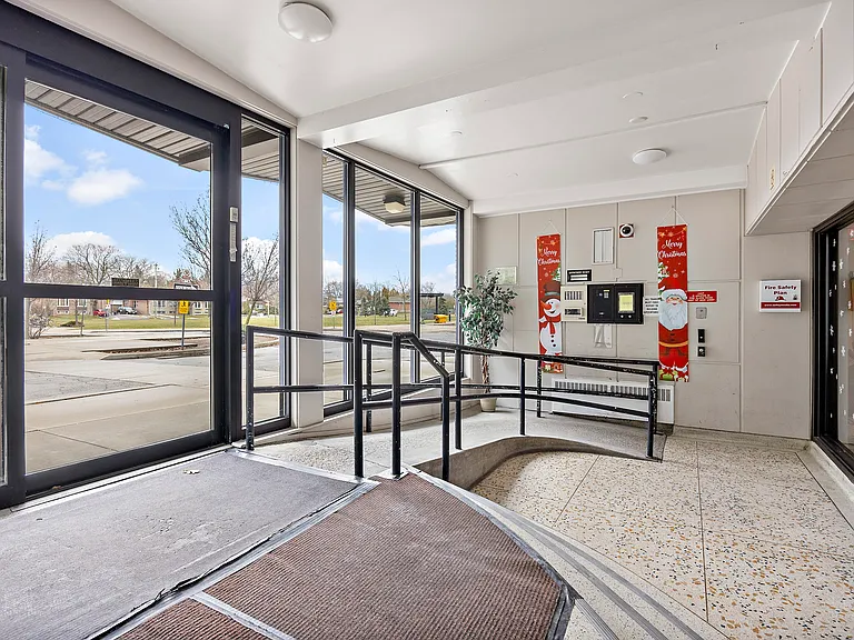70 Esther Lorrie Dr — Photo 1