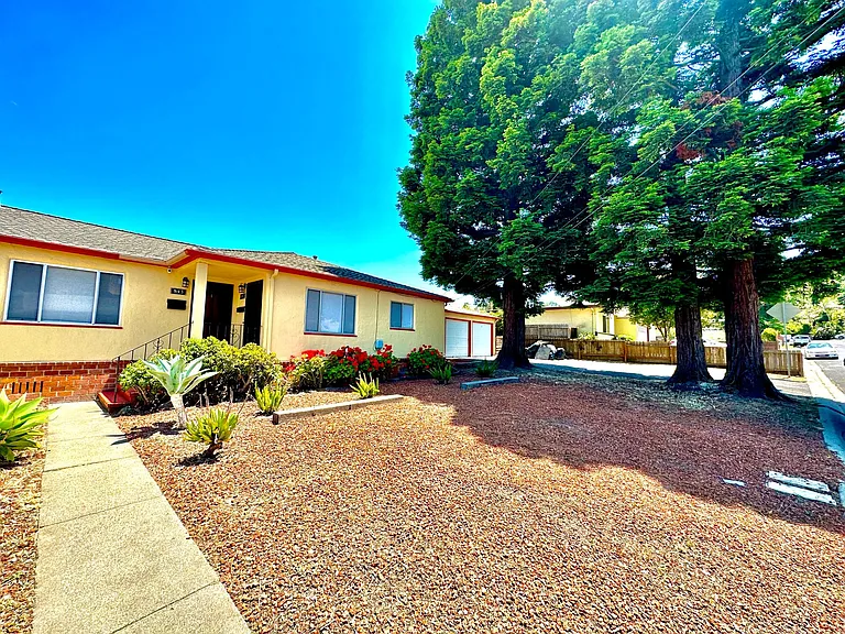 845 E Meadow Ave — Photo 1