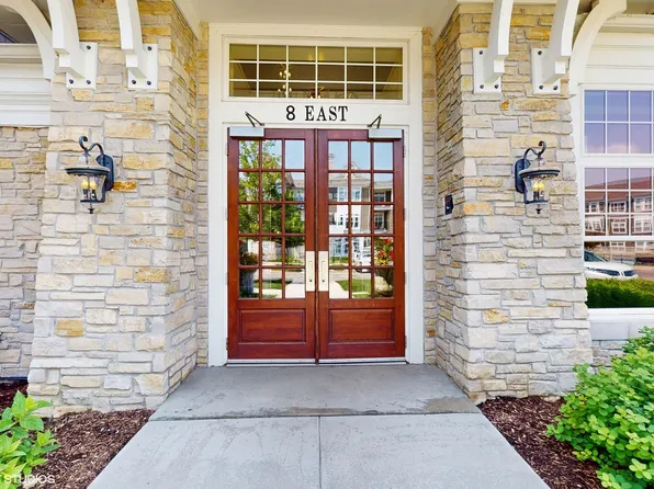 8 E Kennedy Ln Unit 302, Hinsdale, IL 60521