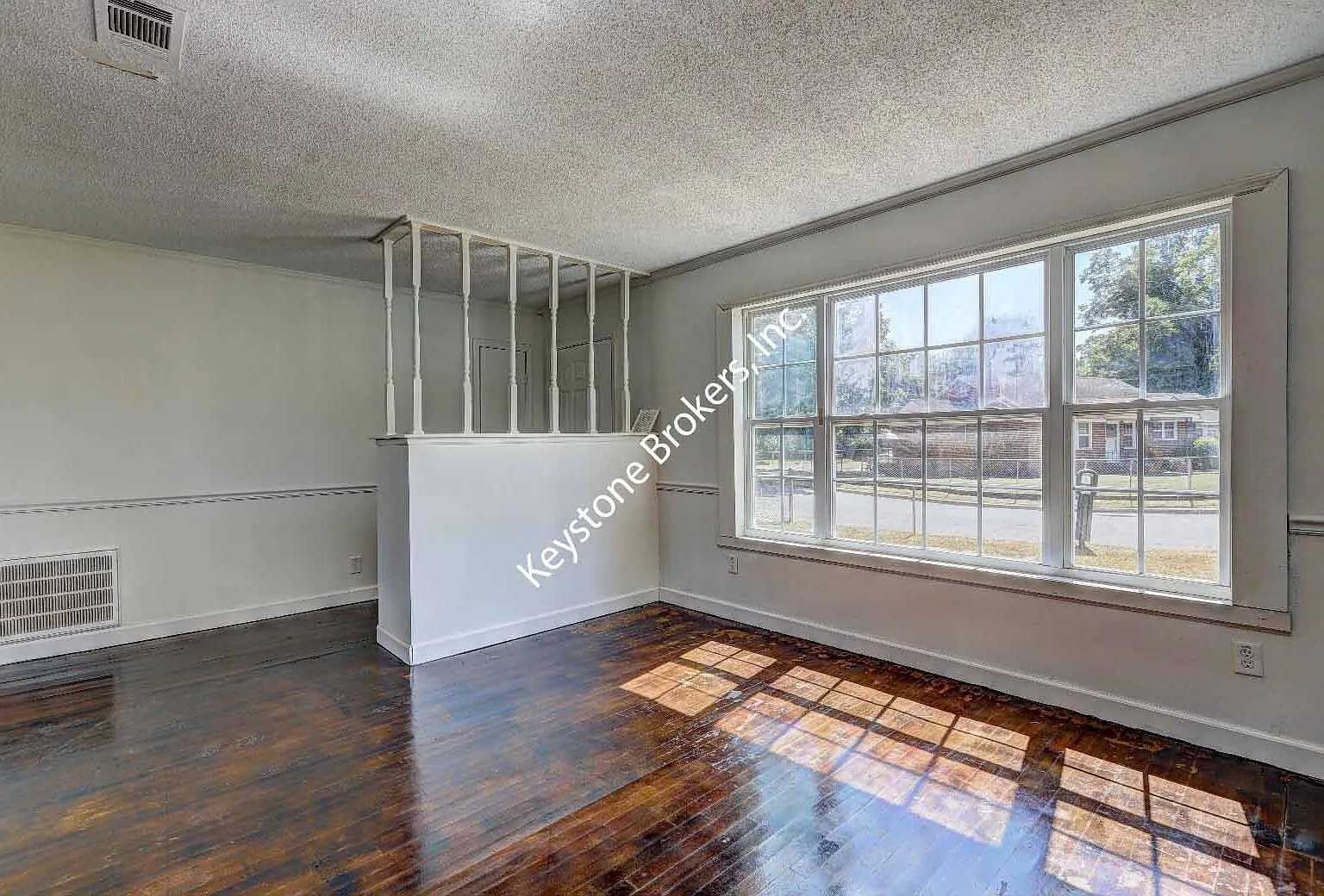 3 bed, 2.0 bath, 1645 sqft, $1,025 — Photo 2