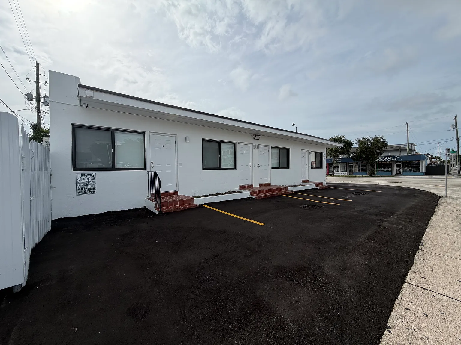 Studio, 350 sqft, $1,400 — Photo 3