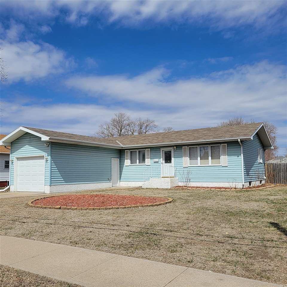 1210 5th St, Columbus, NE 68601 | Zillow