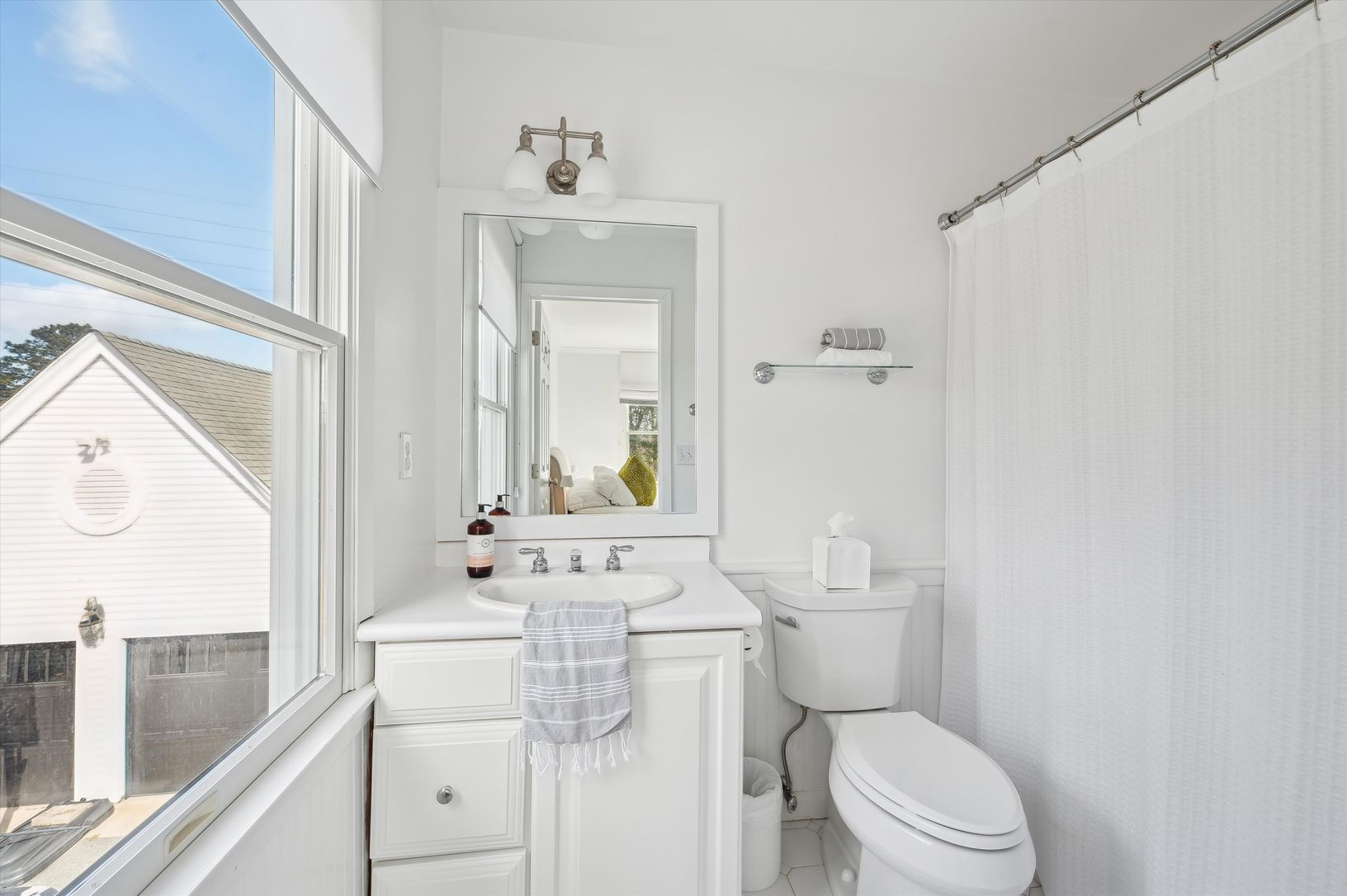  En-Suite Bath for Guest Room with King Bed