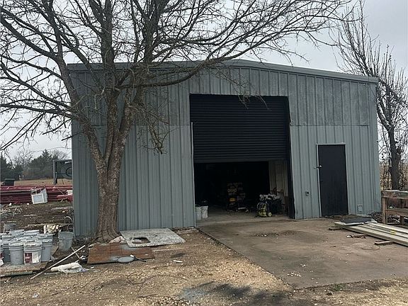 3rd image of 5630 Knob Creek Rd