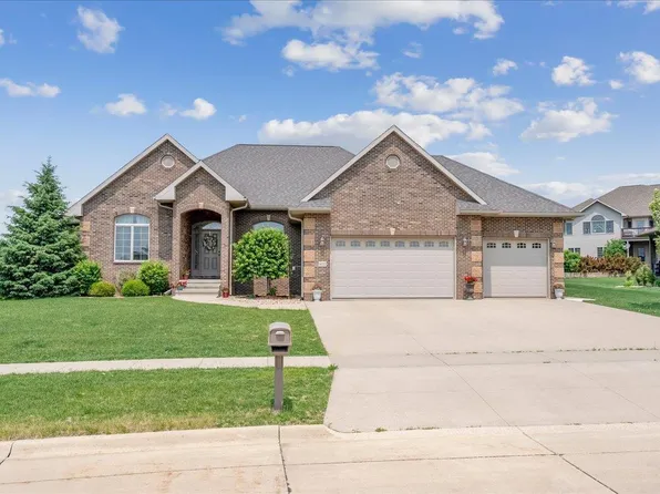 4032 Wynnewood Dr, Cedar Falls, IA 50613
