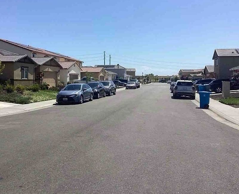 Exterior Neighborhood (street photo)