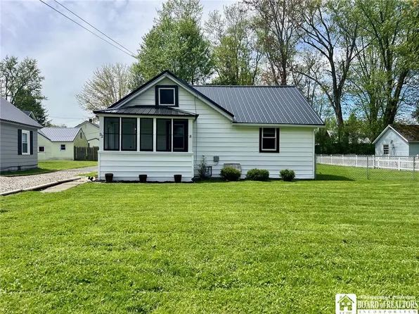 32 Woodlawn Ave, Lakewood, NY 14750