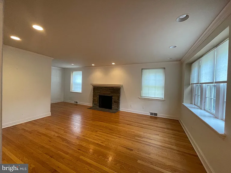 510 Monroe Rd — Photo 5