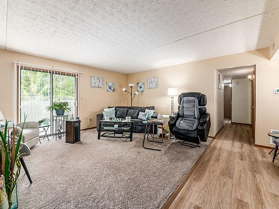 4th image of 5885 Beechcroft Rd APT 104