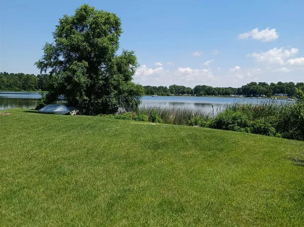 295 Lane 301 Barton Lk, Fremont, IN 46737